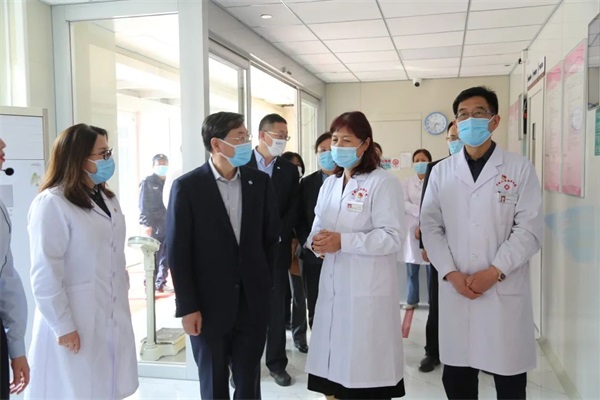 通用技術集團總經理、黨組副書記陸益民到通用醫(yī)療西安醫(yī)院調研(圖2)